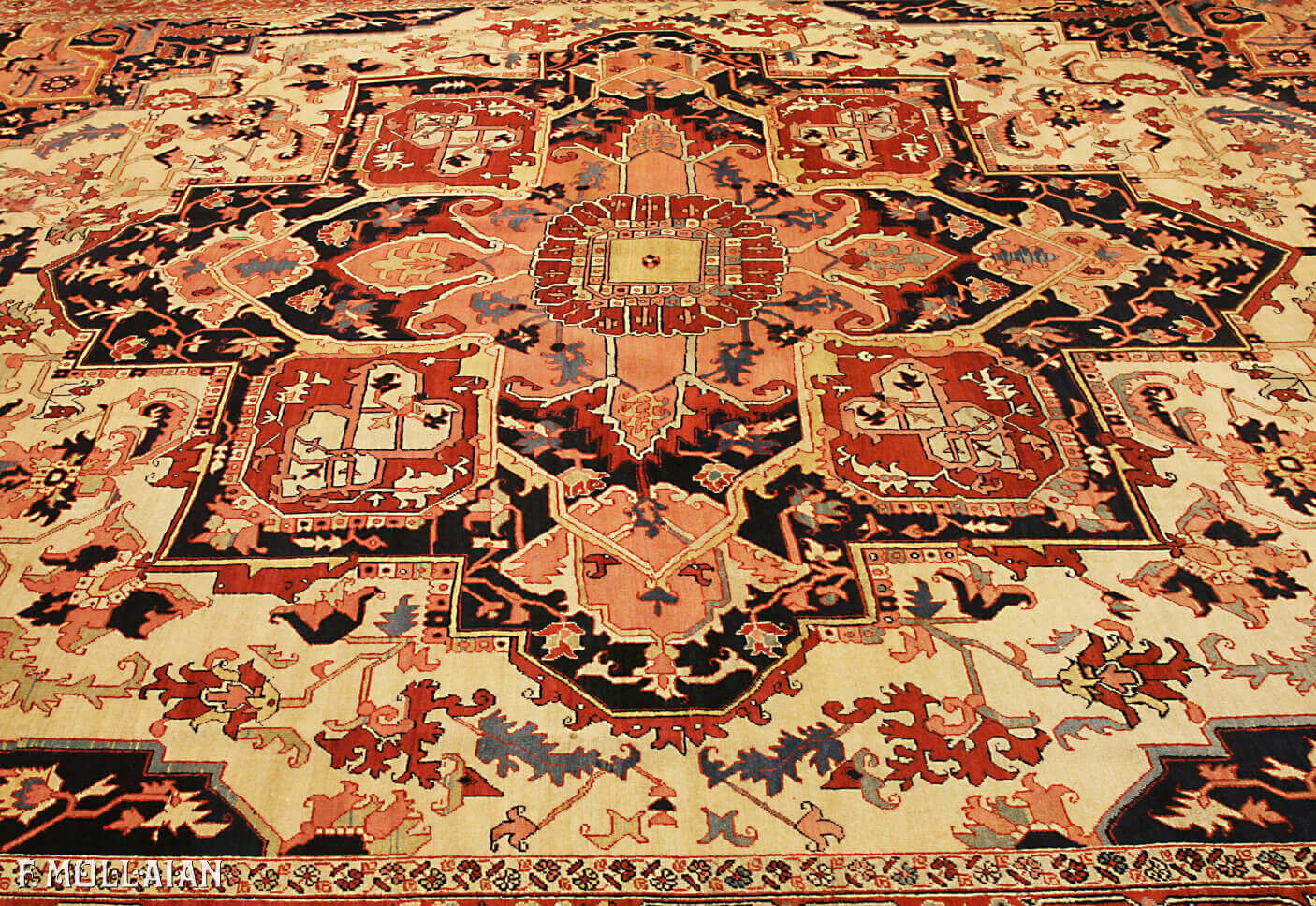 Persian Heriz Serapi Rug n°:64873442